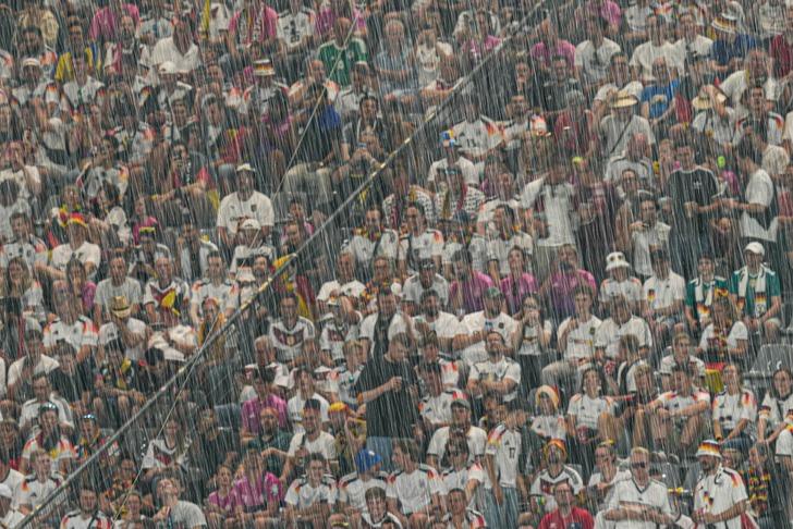 Almanya - Danimarka maçını hakem durdurdu! 35. dakikada aniden yağmur bastırdı... G4