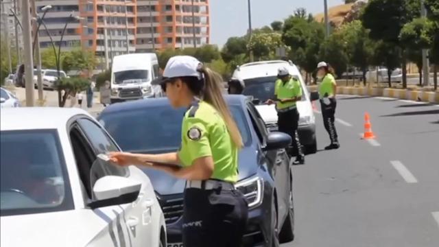 Çakarlı araç kullanan da hız ihlali yapan da kurtulamadı! Bir haftada yüz binlerce sürücüye işlem