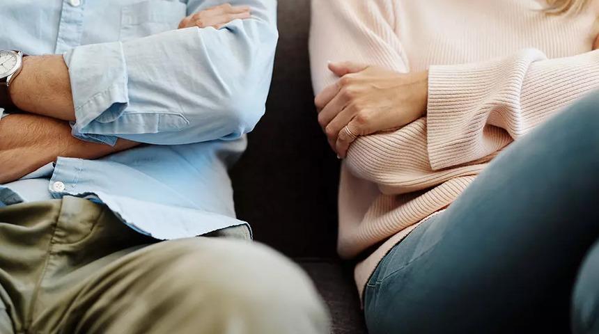 "Eşim yersizce kıskanıyordu" deyip mahkemenin yolunu tuttu: Kocasını küçük düşüren kadın "tam kusurlu"