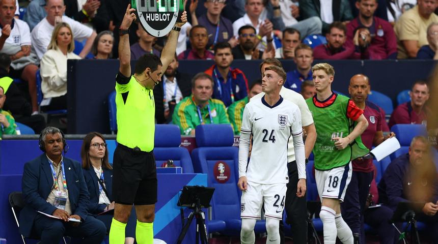 İngiltere'de yaşanan sakatlık İngiliz taraftarları neredeyse sevindirdi! Girecek ismi görünce...