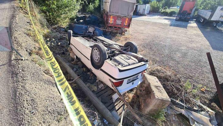 Otomobil şarampole devrildi, 2 yaralı G2