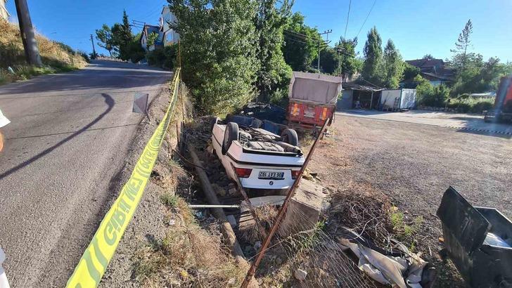 Otomobil şarampole devrildi, 2 yaralı G3