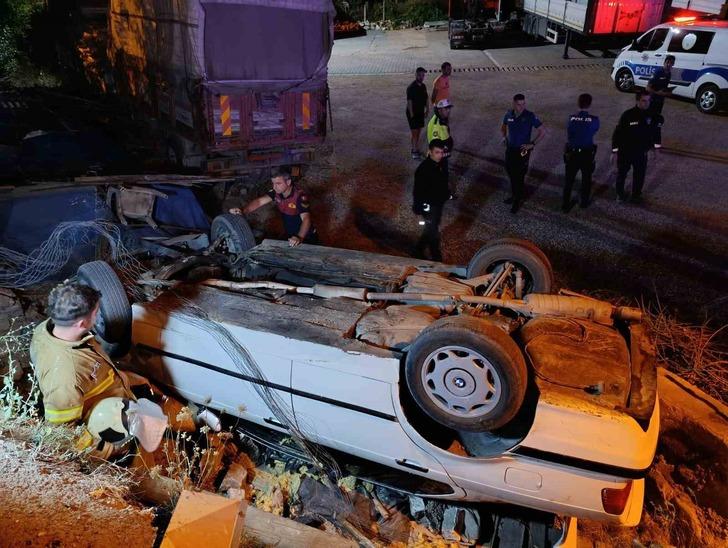 Otomobil şarampole devrildi, 2 yaralı G4