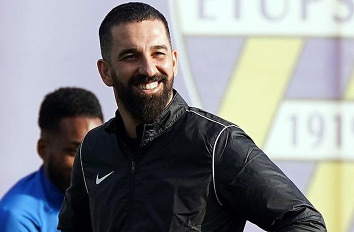 Beşiktaş'tan ayrılan milli oyuncuyu Arda Turan'ın ekibi Eyüpspor kaptı! 18912420-728xauto