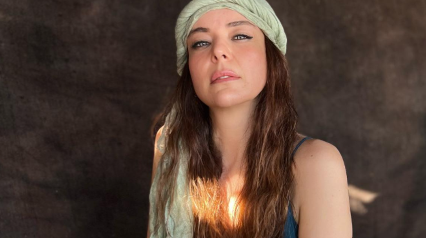 Kızına 40 deveyle evlilik teklif edilmişti... Nursel Ergin kızı Bengü'yü paylaştı sosyal medya yıkıldı! 'Hangisi kızı bilemedim' 