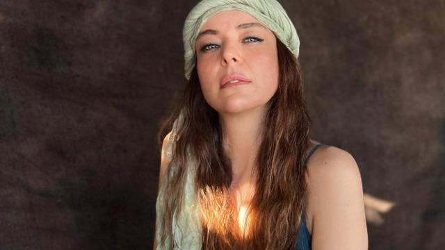 Kızına 40 deveyle evlilik teklif edilmişti... Nursel Ergin kızı Bengü'yü paylaştı sosyal medya yıkıldı! 'Hangisi kızı bilemedim' 