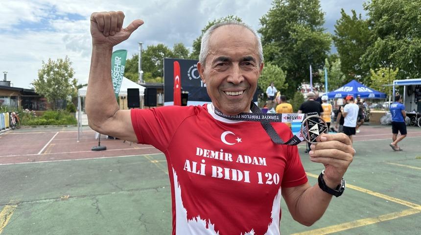 75 yaşındaki 'Demir Adam' Triatlon Türkiye Kupası'nı ikincilikle bitirdi