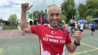 75 yaşındaki 'Demir Adam' Triatlon Türkiye Kupası'nı ikincilikle bitirdi