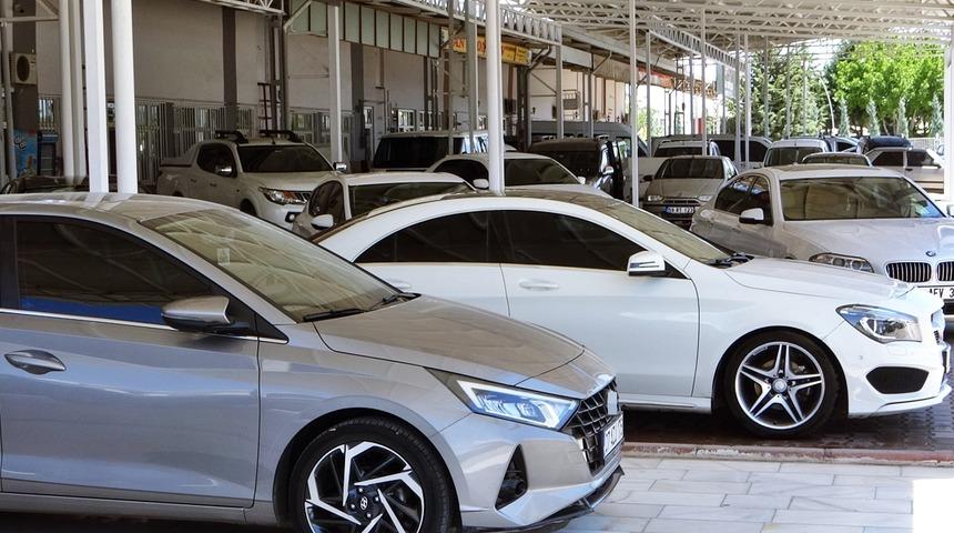 İkinci el otomobilde şaşkınlık yaratan durgunluk! 1 milyonluk araçlar 750 bin TL'ye düştü: '30 yıldır böylesini görmedik...'