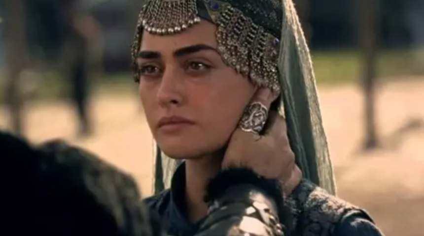 Kanunsuz Topraklar'ın Gülfem'i Esra Bilgiç projeden projeye koşuyor! "Sürpriz diyelim"