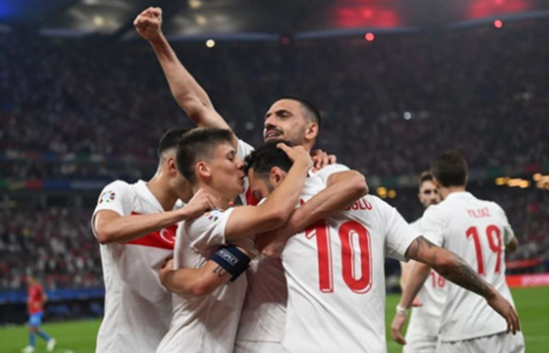 Avusturya zaferi sonrası o ismi &ouml;ve &ouml;ve bitiremediler! "Bir turnuvada yaşanmış en b&uuml;y&uuml;k futbolcu performansıydı"