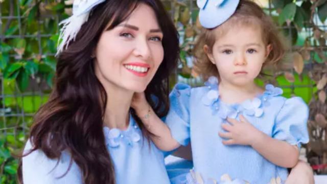 Nefise Karatay’ın kızı Maya annesinin kopyası! Anne-kız pozlarına beğeni yağdı 