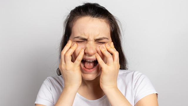 Nevralji atağı nasıl geçer, ağrısı nerelere vurur? Nevralji stresten olur mu?