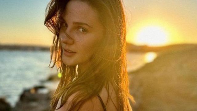 Hamilelik iddiasıyla gündemdeydi! Alina Boz'un davet tarzının bedeli dudak uçuklattı 