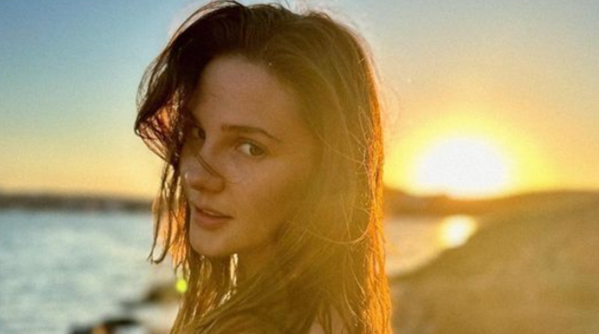 Hamilelik iddiasıyla gündemdeydi! Alina Boz'un davet tarzının bedeli dudak uçuklattı 