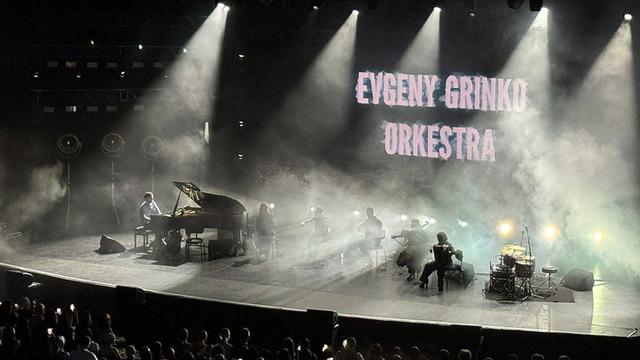 Rus Piyanist Evgeny Grinko, Harbiye'de adım atacak yer bırakmadı