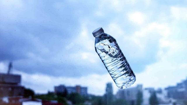  İstanbul’da yarım litrelik pet şişe suyun fiyatı 10 lira oldu