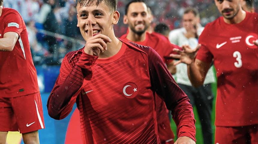 Arda Güler'in aile pozu sosyal medyayı salladı! "Şahane bir aile"