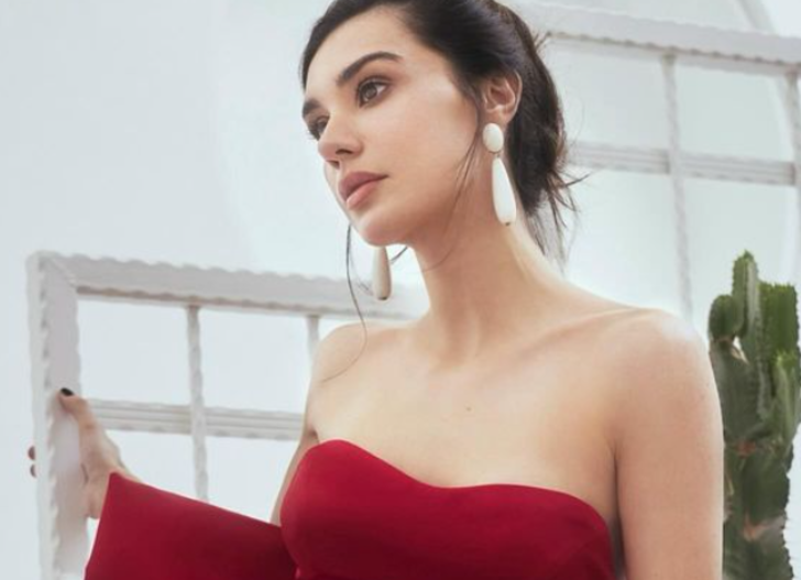 Burcu Kıratlı'ya bomba partner! Arka Sokaklar'ın yıldızı ile başrolü paylaşacak