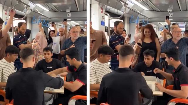 Sosyal medyada çok konuşulan görüntüler! Tramvayın içine masa kurup okey oynadılar... O anlara yorum yağdı