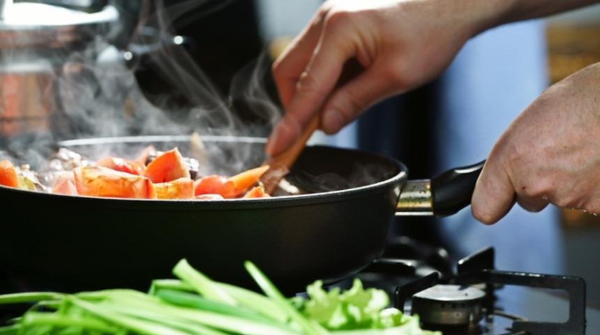 Bu yiyecekleri pişirmeden çiğ tüketin! Etkilerini daha çok göreceksiniz