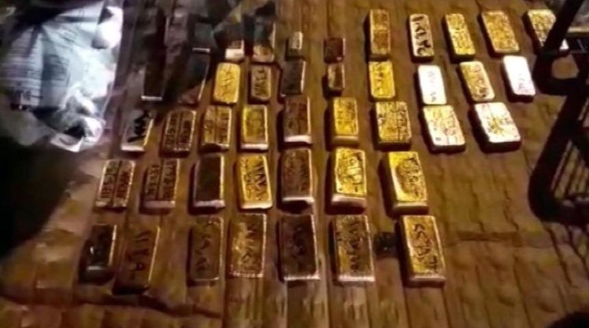 Yolcu otob&uuml;s&uuml;n&uuml;n buzdolabından 10 milyon TL'lik k&uuml;l&ccedil;e altın &ccedil;ıktı