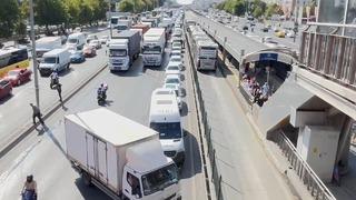 Son dakika | D100'de TIR kazası! Peş peşe çarptı, yan yol trafiğe kapandı