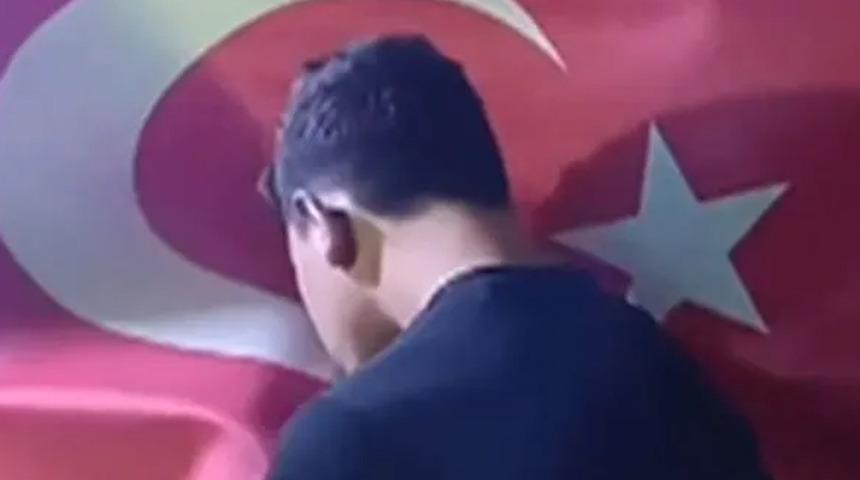 MİT duyurdu! Suriye'de Türk bayrağına yönelik provokasyonda yer alan kişi yakalandı