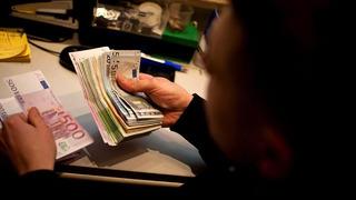 KKTC'de rüşvet skandalı! Arsanın fiyatında indirim istemiş, Bakanlığın özel kalem müdürü tutuklandı