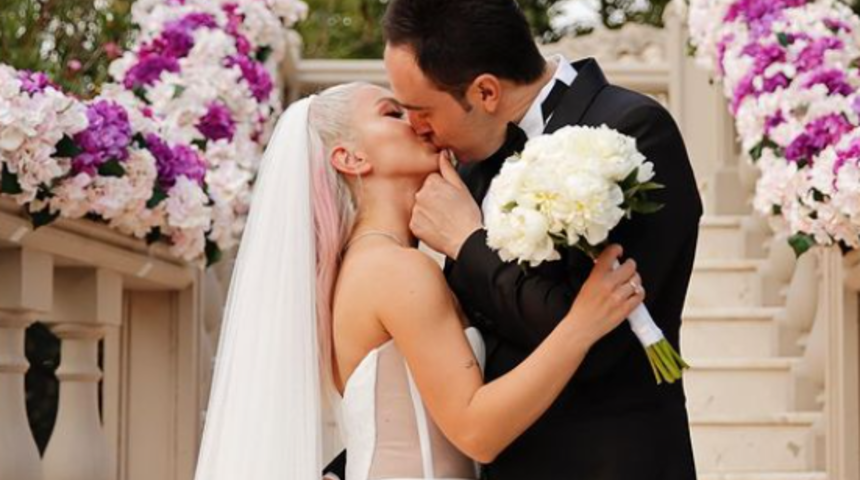 Kocası ona iki at hediye etmişti! Ece Seçkin de kesinin ağzını açtı! Eşine doğum günü hediyesi bakın ne aldı 