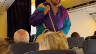 Bagaj ücreti ödemek istemeyen yolcunun uyguladığı taktik görenleri şaşkına çevirdi! Şu yaptığı şey ücret vermekten daha zor