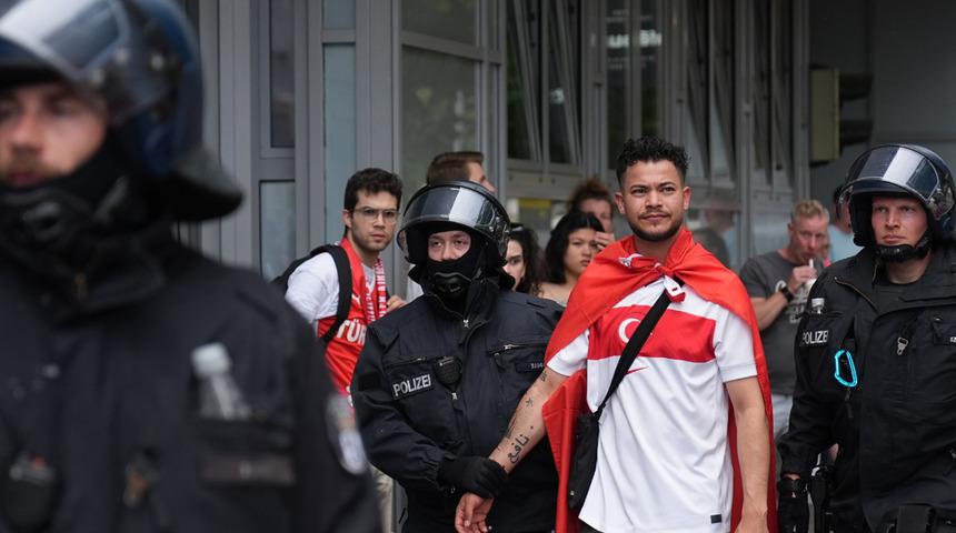 Berlin Polisi, Türk taraftarları durdurdu! Müdahale geldi...