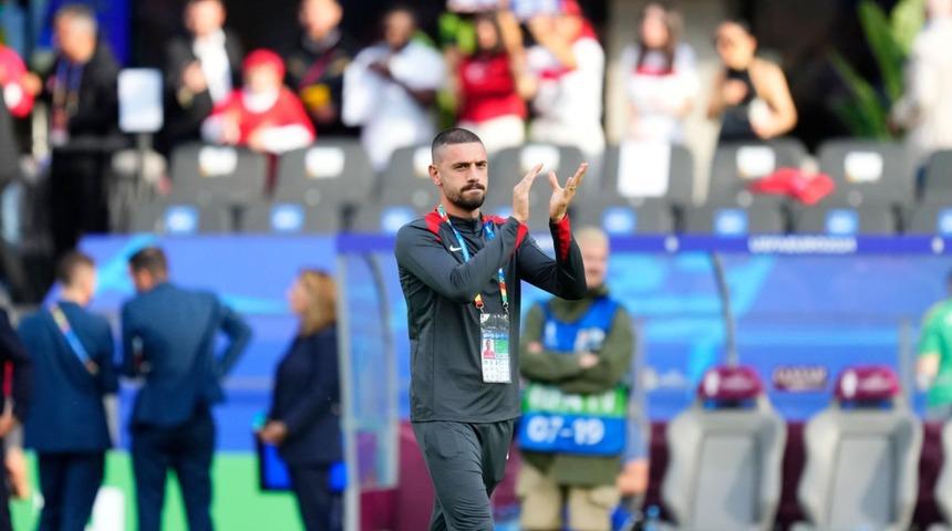 UEFA'dan 2 maç men cezası alan Merih Demiral Hollanda maçı öncesi sahaya çıktı! Tribünler onu görünce tezahürata başladı