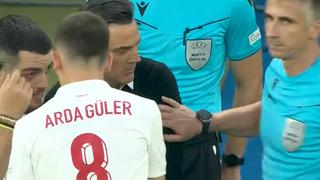 Türkiye Hollanda maçında hakemden Montella'ya skandal el hareketi!