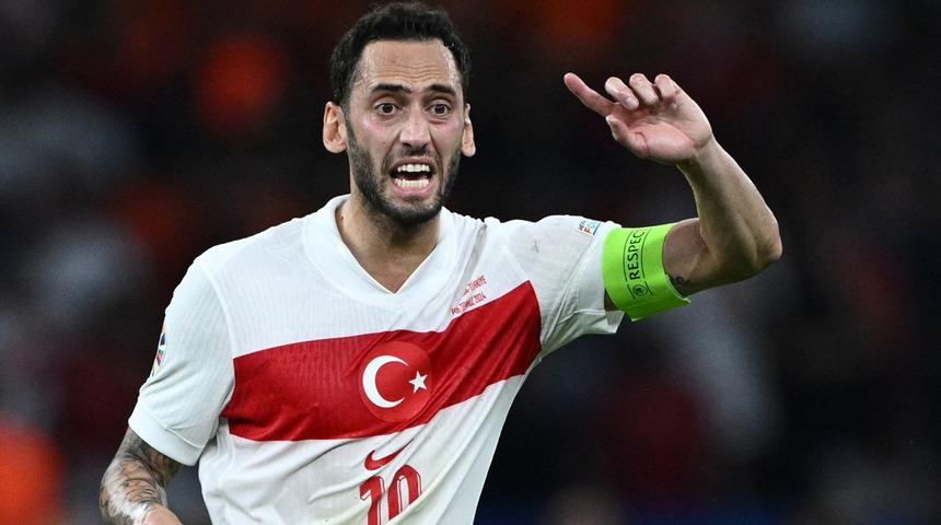 Hakan Çalhanoğlu, maçın birinci saniyesinde rekora ortak oldu!