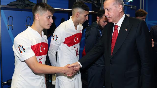 Cumhurbaşkanı Erdoğan, soyunma odasına indi: Siz bizim şampiyonumuzsunuz!