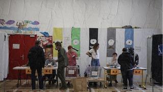 Fransa'da aşırı sağ adım adım iktidara yürüyor! Halk erken seçimin 2. turunda sandık başında