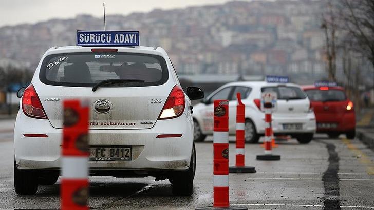 Ehliyet sınavlarına yeni düzenleme getirildi! O uygulamayı yapamayanlara bir kez daha imkan tanınacak