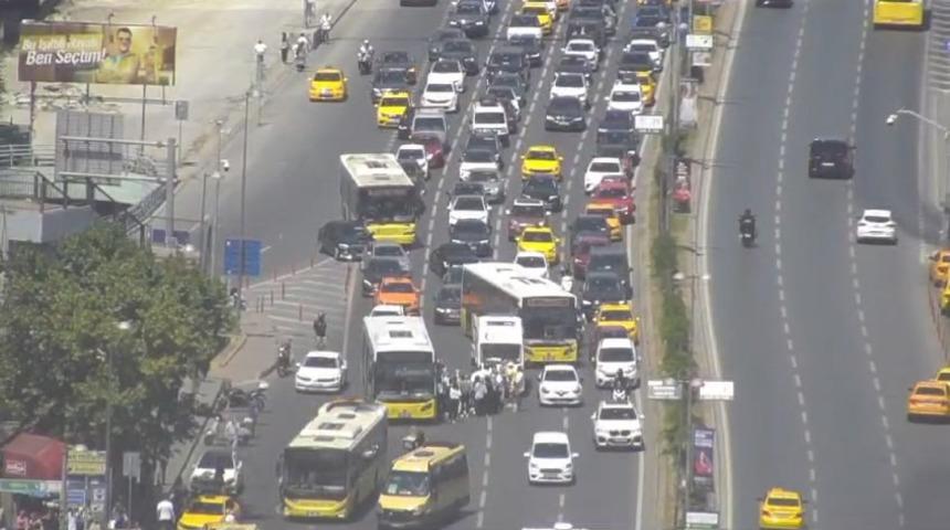 Şişli'de korkunç olay! Motosikletli epilepsi nöbeti geçirip otobüsün önüne düştü