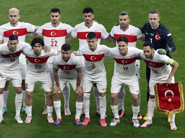 A Milli Futbol Takımımız yurda döndü! Cenk Tosun: 'Buradaki yaptıklarımız sadece bir fragmandı'