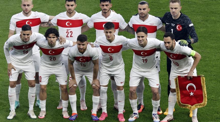 A Milli Futbol Takımımız yurda döndü! Cenk Tosun: 'Buradaki yaptıklarımız sadece bir fragmandı'