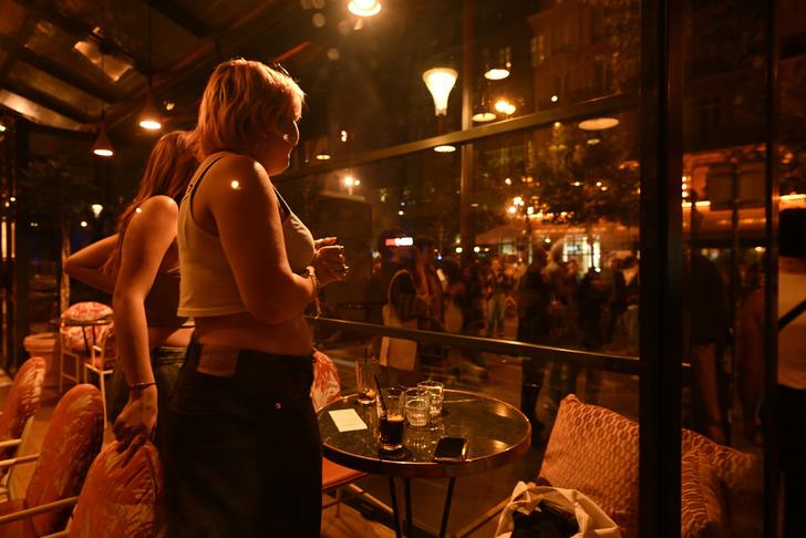 Fransa'da erken seçim sonrası ortalık yangın yeri: Paris savaş alanına döndü, polis göstericileri kovaladı G2