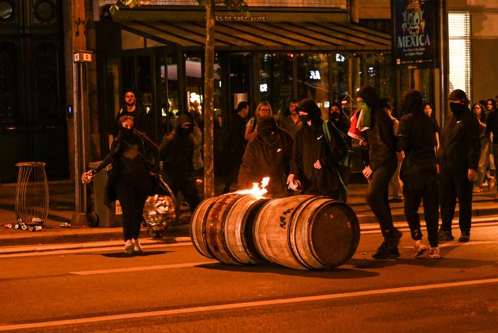 Fransa'da erken seçim sonrası ortalık yangın yeri: Paris savaş alanına döndü, polis göstericileri kovaladı G3