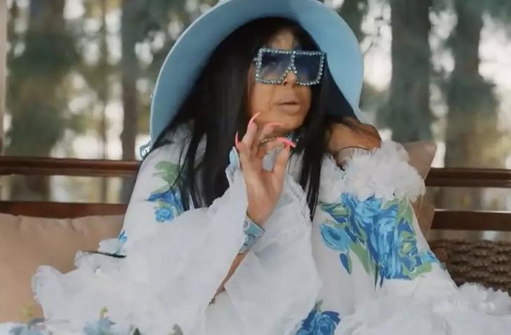 D&uuml;nya G&uuml;zellerim'in yıldızı B&uuml;lent Ersoy'un 10 milyon TL&rsquo;lik altınları olay oldu! "Altınları bozsa &uuml;lke ekonomisi d&uuml;zelir"