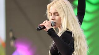 Aleyna Tilki'nin sahne tarzı yine sosyal medyanın diline düştü! Yataktan kalktığı şortla gelmiş gibi