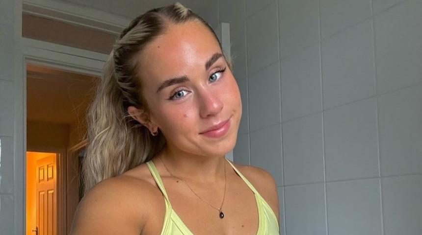 Fitness eğitmeni kadın saniyeler arayla &ccedil;ekilmiş iki fotoğrafla Instagram ger&ccedil;eğini ortaya &ccedil;ıkardı