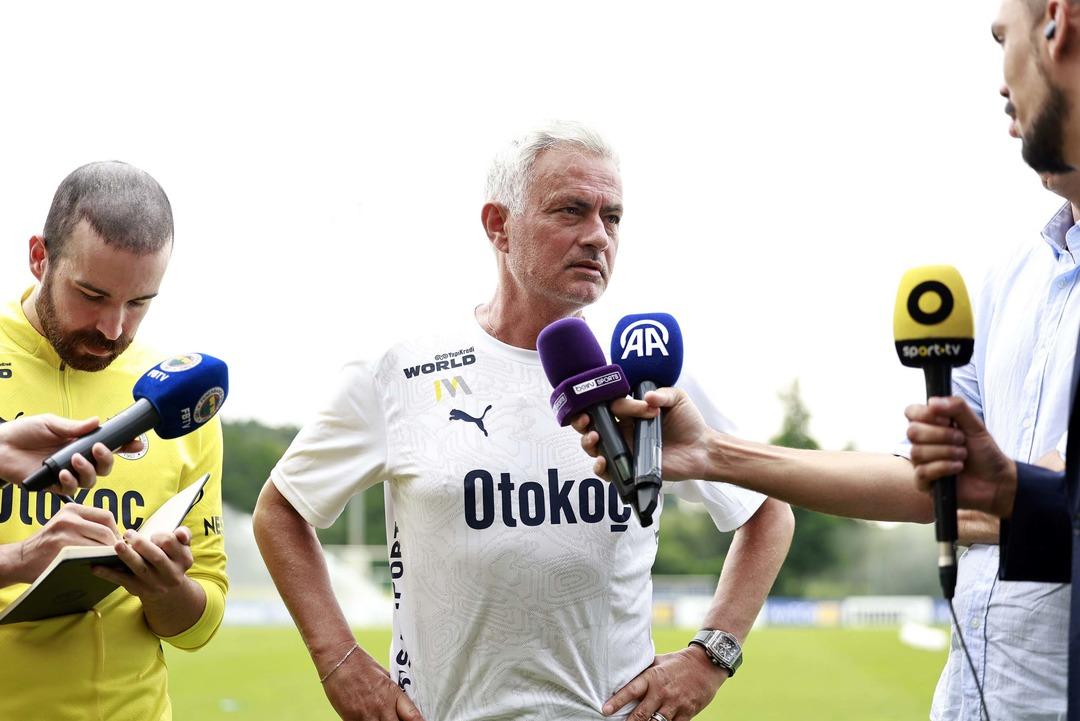 Jose Mourinho ilk kez kendisi a&ccedil;ıkladı! Antrenman &ouml;ncesi transfer s&ouml;zleri: "Başkanın mesajı net..."