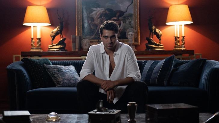 Serenay Sarıkaya ve Burak Deniz başrolde! Şahmaran 2. sezon kareleri sosyal medyayı salladı G2