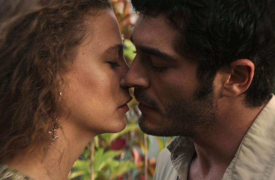 Serenay Sarıkaya ve Burak Deniz başrolde! Şahmaran 2. sezon kareleri sosyal medyayı salladı