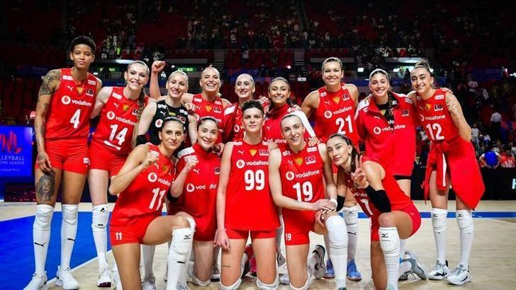 Voleybol takımı Türkiye Filenin Sultanları'nın Olimpiyat kadrosu açıklandı! O isim 7 yıl sonra ilk kez yok 18929170-728xauto